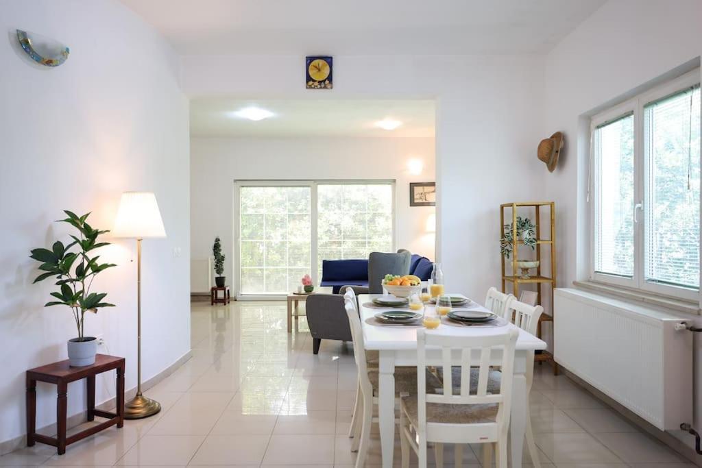 Laurel House, * Zadar