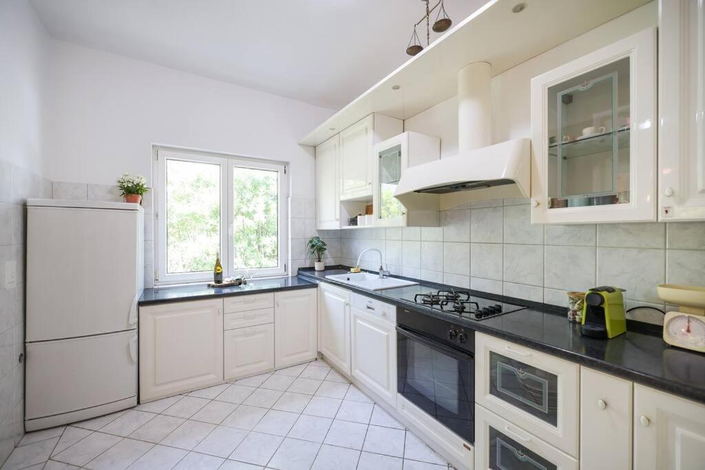 Laurel House, * Zadar