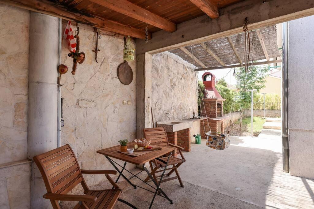 Laurel House, *